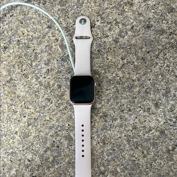 Apple Watch Smartwatch Series 5 Pink Band - Picture 2 of 6